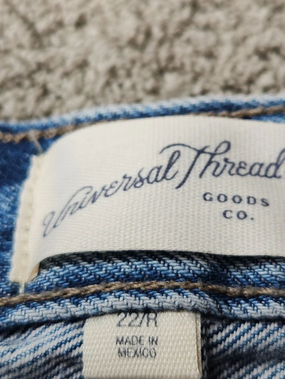 Women's Mid-Rise 90's Baggy Jean Shorts - Universal Thread Medium Wash 22